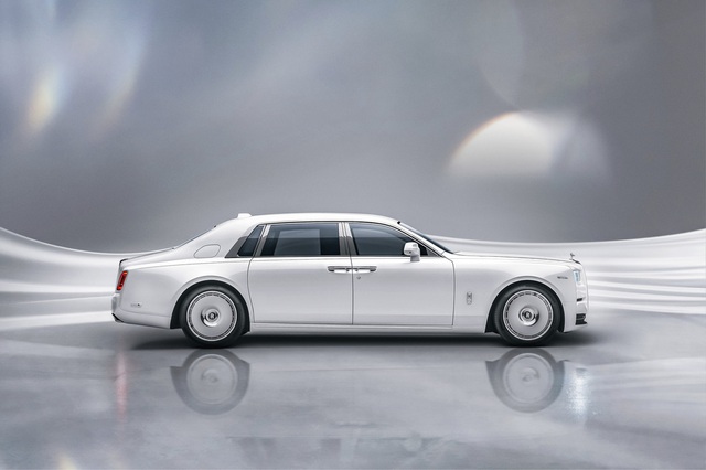Rolls-Royce Phantom 2023 launched: Luminous radiators, many new options for the super-rich - Photo 12.