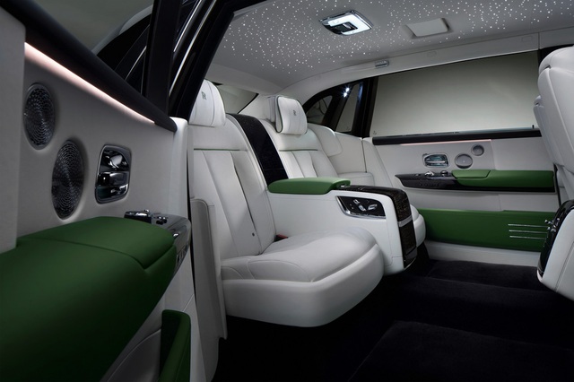 Rolls-Royce Phantom 2023 launched: Glow radiator, many new options for the super rich - Photo 3.