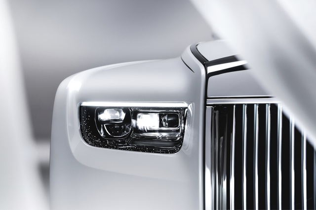 Rolls-Royce Phantom 2023 launched: Glow radiator, many new options for the super rich - Photo 15.