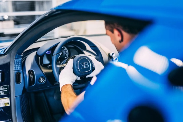 Cristiano Ronaldo's Bugatti supercar took up to 16 weeks just to make the interior - Photo 7.
