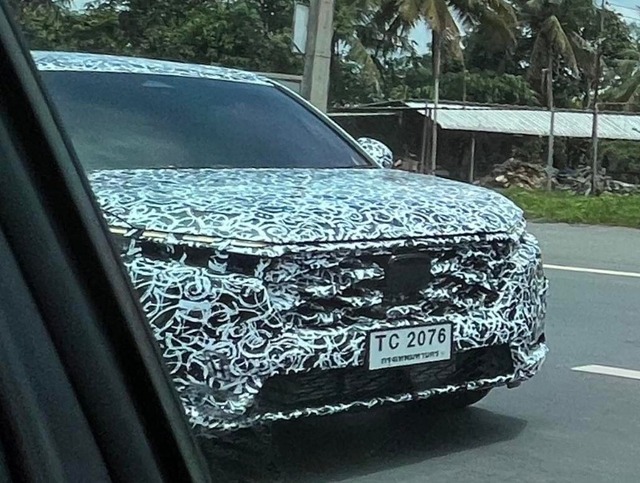 Honda CR-V 2023 suddenly tested in Thailand, the day of returning to Vietnam is not far away - Photo 1.