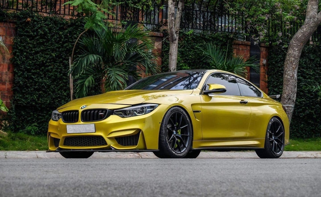 BMW M4 is still priced at 3.6 billion after 6 years of rolling: ODO 40,000 km, equipped from A to Z with many carbon fiber details - Photo 1.
