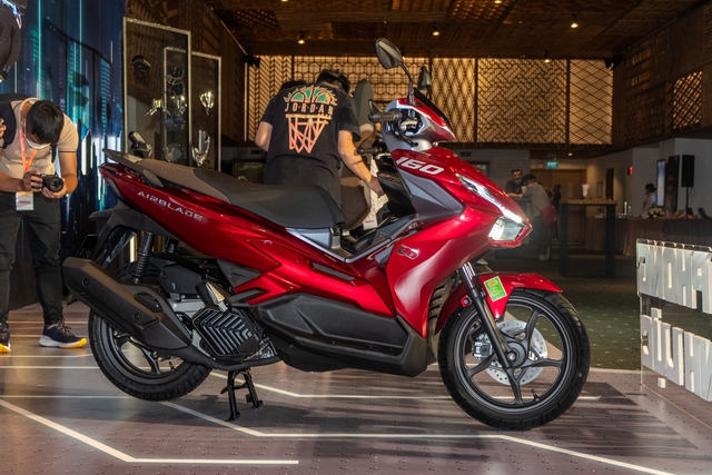 Honda Air Blade 2023 launched in Vietnam: 160cc engine, more comfort, new pressure for Yamaha NVX - Photo 2.
