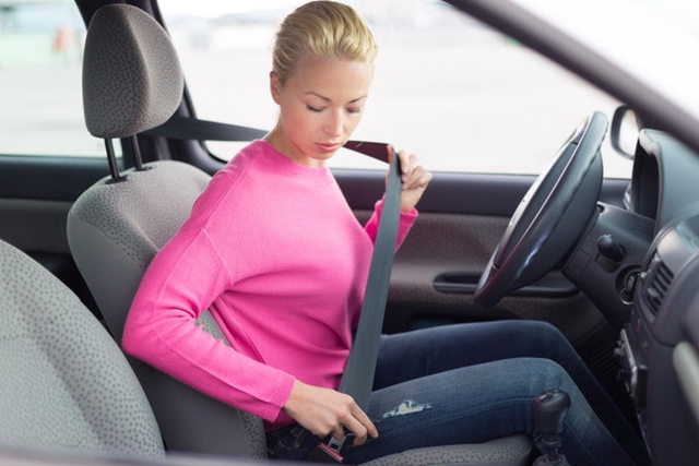 Nguy hiểm khó ngờ của việc không thắt dây an toàn khi lái xe ở tốc độ chậm - Ảnh 1.