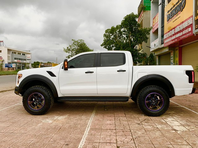 Chu Ford Ranger bien ngu quy 5 chrome vang noi tieng Ha Noi gui xe hon 300 km de lot xac sang phong cach F-150 Raptor