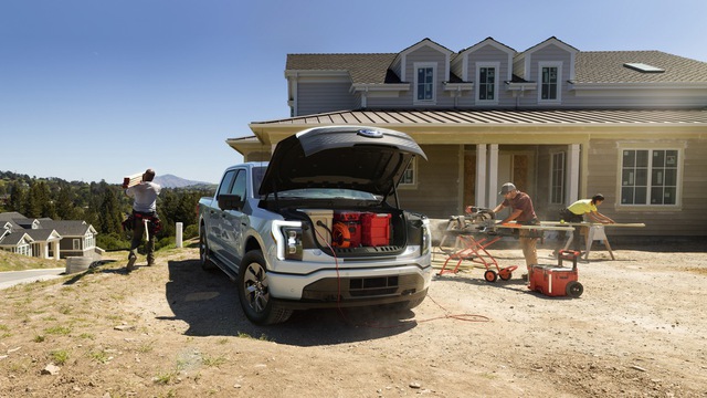 VinFast throws stones to find the way to a fertile car: Mercedes-Benz lost miserably, what about America's No.  - Photo 7.