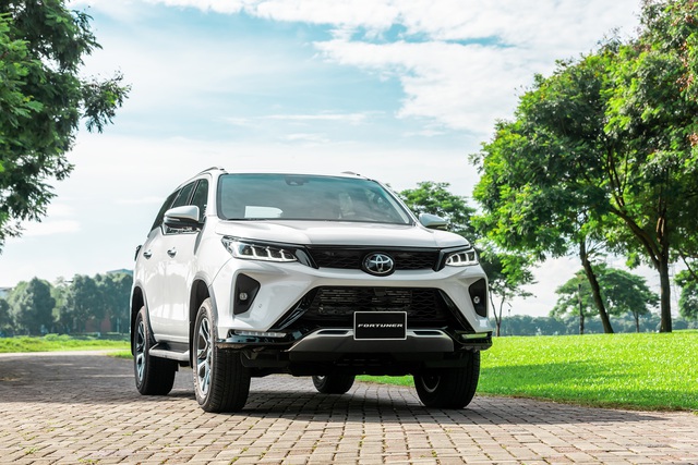 Toyota Fortuner 2022 launched in Vietnam: More equipment, ambition to race sales with Santa Fe and Everest - Photo 3.