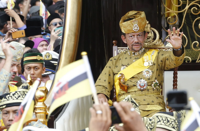 Close-up of the rich life of the Sultan of Brunei - Photo 1.
