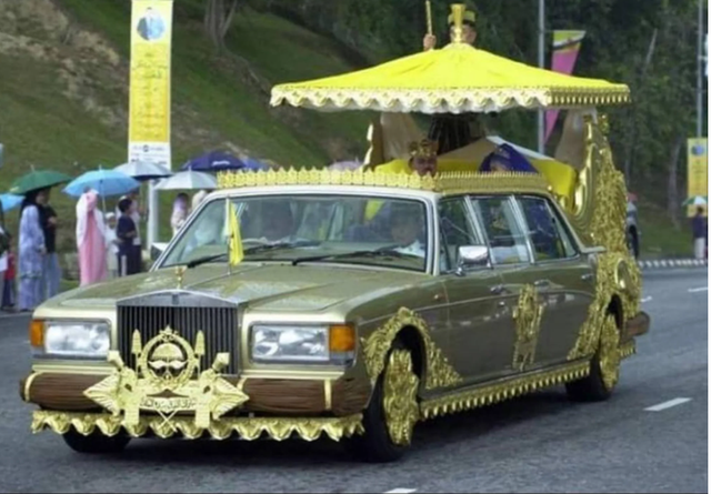 Close-up of the rich life of the Sultan of Brunei - Photo 2.