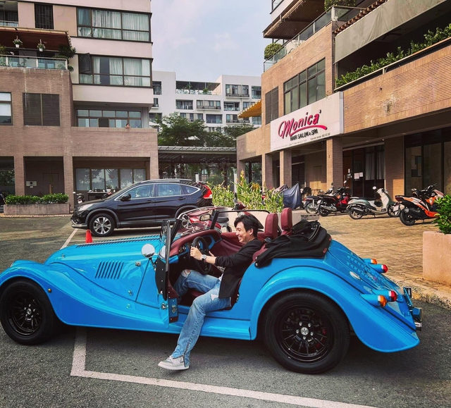 Minh Plastics invited his close friend Nguyen Quoc Cuong to go to a coffee shop for advice, hinting that he was about to buy a new car - Photo 3.