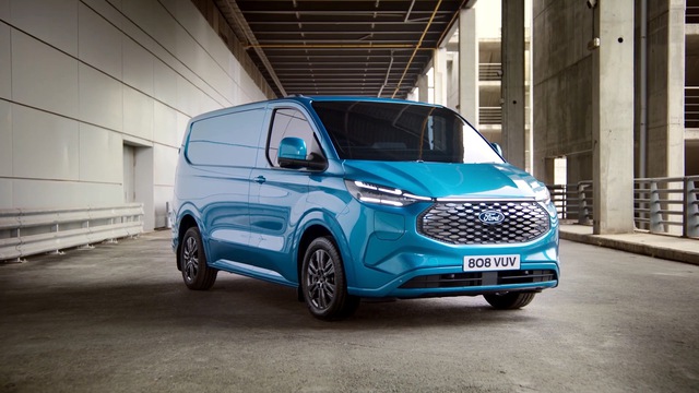 Launching Ford Transit Custom 2024 - Tourneo brothers with luxurious design, fully charged, running nearly 400 km, a unique choice for service people - Photo 1.