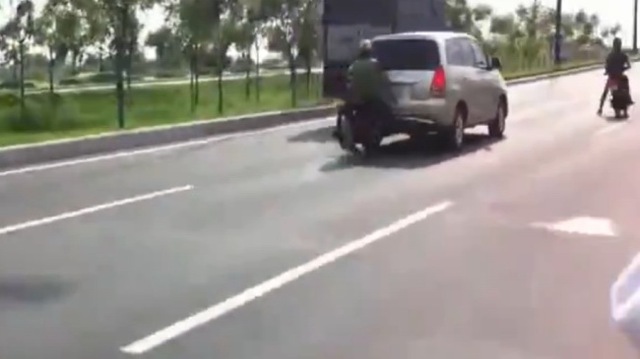 “Đua xe đường phố” tại Việt Nam lên báo tây