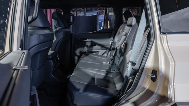 Lexus GX 2024 lộ diện tại Việt Nam: Giá dự kiến 6 tỷ, đã về đại lý nhưng số lượng siêu hiếm- Ảnh 16.