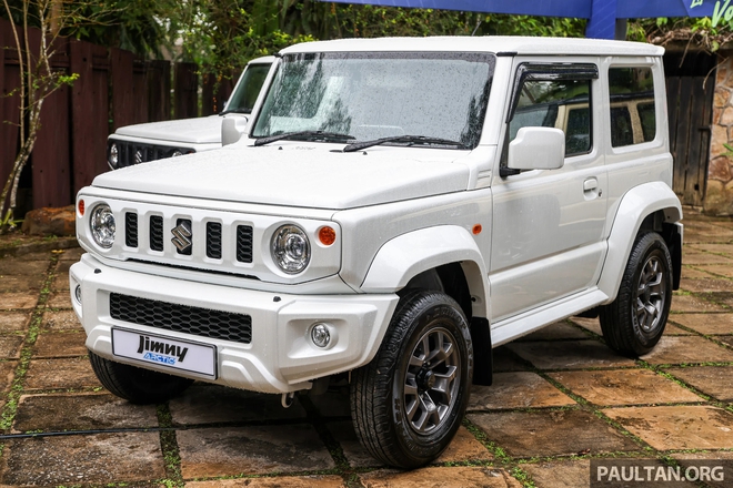 Xuất hiện Suzuki Jimny phiên bản 'Bắc Cực': Ngoại thất trắng toát, ghế da Nappa, động cơ như cũ, giá quy đổi gần 1 tỷ- Ảnh 2.