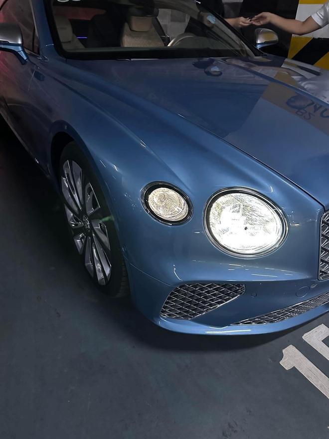 Xe siêu sang Bentley hàng độc được rao bán 18 tỷ đồng, cứ 1km chủ cũ lại chịu lỗ 2 triệu đồng- Ảnh 4. Xe siêu sang Bentley hàng độc được rao bán 18 tỷ đồng, cứ 1km chủ cũ lại chịu lỗ 2 triệu đồng- Ảnh 4.