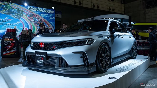 Honda Civic thêm bản độ mới: Trông như xe đua, cánh gió siêu lớn, gương kiểu BMW- Ảnh 2. Honda Civic thêm bản độ mới: Trông như xe đua, cánh gió siêu lớn, gương kiểu BMW- Ảnh 2.