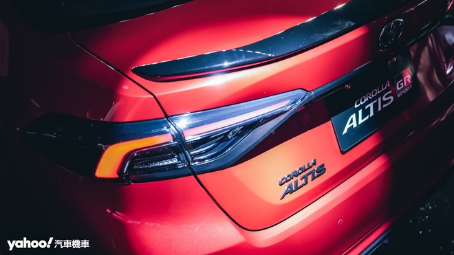Ai chê Toyota Corolla Altis già thì có thể tham khảo bản thể thao mới ra mắt này: Bodykit hầm hố, có cánh gió, động cơ Camry, đấu Civic RS- Ảnh 10.