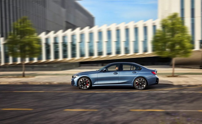 BMW 3-Series 2025 ra mắt: Thêm màu, mâm mới, tinh chỉnh động cơ nhưng sức mạnh cải tiến không đáng kể- Ảnh 3.