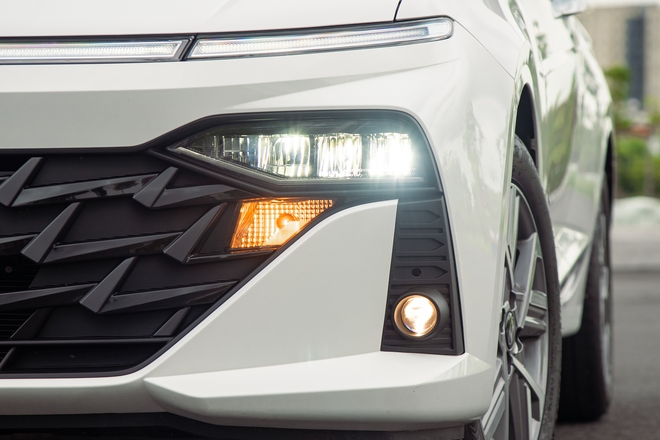 Đánh giá nhanh Hyundai Accent 2024 bản cao nhất: Thay đổi toàn diện, ăn điểm vận hành- Ảnh 4.