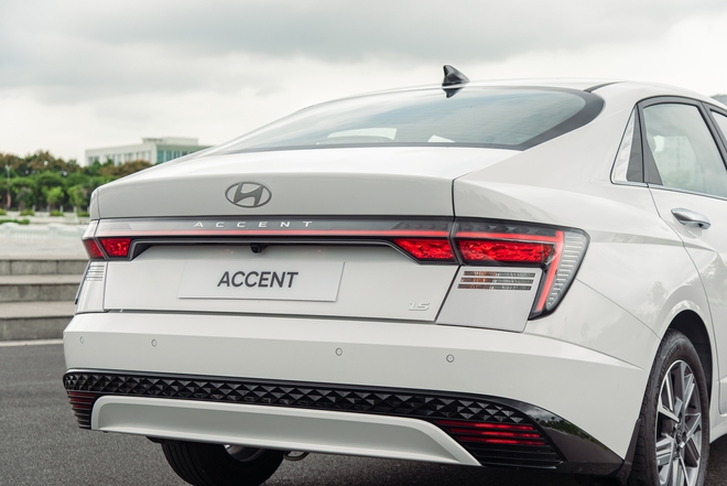 Đánh giá nhanh Hyundai Accent 2024 bản cao nhất: Thay đổi toàn diện, ăn điểm vận hành- Ảnh 7.