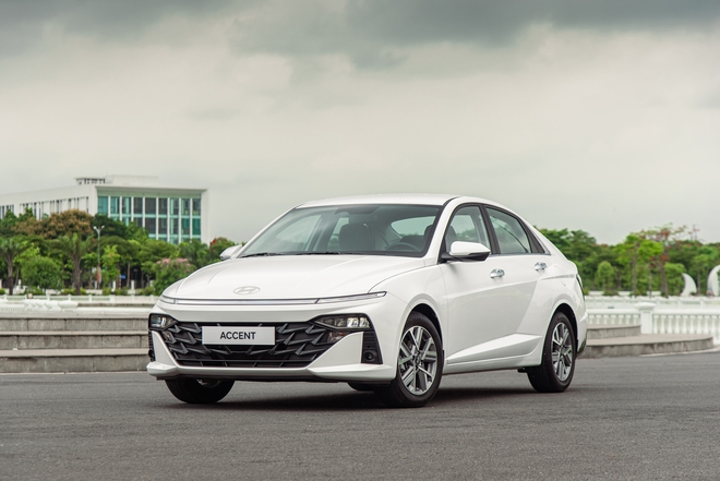 Hyundai Accent 2024 tại Việt Nam khác biệt thế nào so với Ấn Độ: Không có động cơ turbo, thiếu nhiều trang bị tiện nghi nhưng vẫn nhỉnh hơn ở 2 điểm- Ảnh 4.