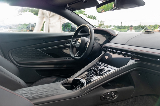 Aston Martin DB12 ra mắt Việt Nam: Giá từ 19,5 tỷ, đại gia thích mui trần hay option riêng vẫn đặt được nhưng cần chờ đợi- Ảnh 13.