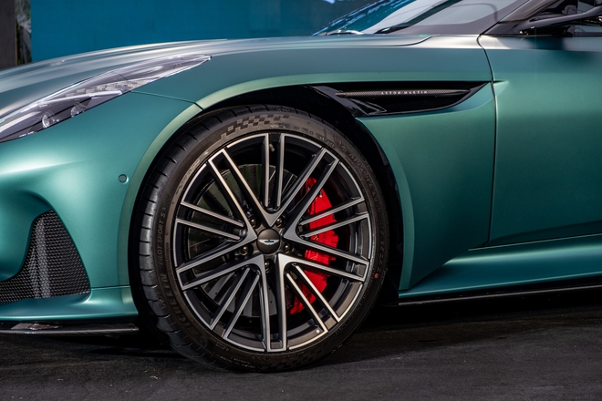 Aston Martin DB12 ra mắt Việt Nam: Giá từ 19,5 tỷ, đại gia thích mui trần hay option riêng vẫn đặt được nhưng cần chờ đợi- Ảnh 9.