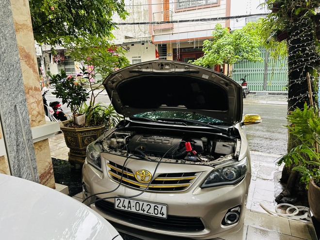 Sếp công ty dược cứu hộ hàng nghìn ô tô miễn phí bằng Toyota Corolla Altis: 'Có người bảo hâm, chẳng ai max rảnh thế này'- Ảnh 11.