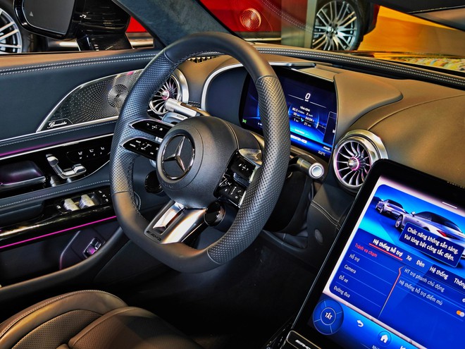 Chi tiết Mercedes-AMG SL 43 giá gần 7 tỷ đồng tại đại lý: Gói ngoại thất thể thao, nhiều công nghệ hiện đại đấu Porsche 911