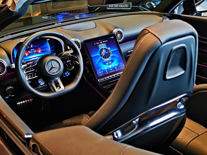Chi tiết Mercedes-AMG SL 43 giá gần 7 tỷ đồng tại đại lý: Gói ngoại thất thể thao, nhiều công nghệ hiện đại đấu Porsche 911