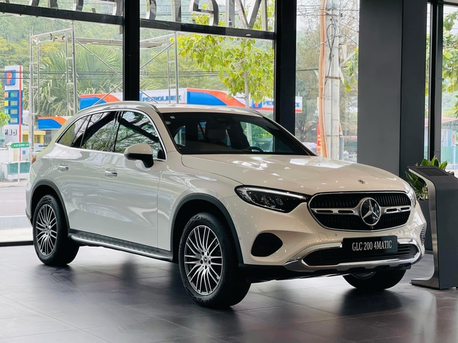 Loạt xe Mercedes-Benz giảm mạnh giá lăn bánh tháng 7: Dòng lắp ráp giảm trăm triệu, V-Class giảm kỷ lục hơn 450 triệu đồng- Ảnh 3.