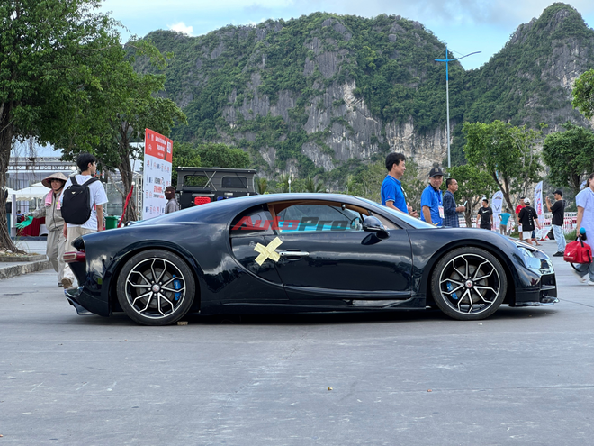 Cận cảnh hypercar Bugatti Chiron độ chế của nhóm 9x Quảng Ninh: Nội thất như xe thật, có một chi tiết khác biệt- Ảnh 6.