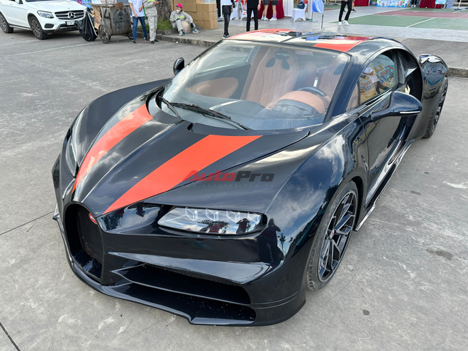 Cận cảnh hypercar Bugatti Chiron độ chế của nhóm 9x Quảng Ninh: Nội thất như xe thật, có một chi tiết khác biệt- Ảnh 3.