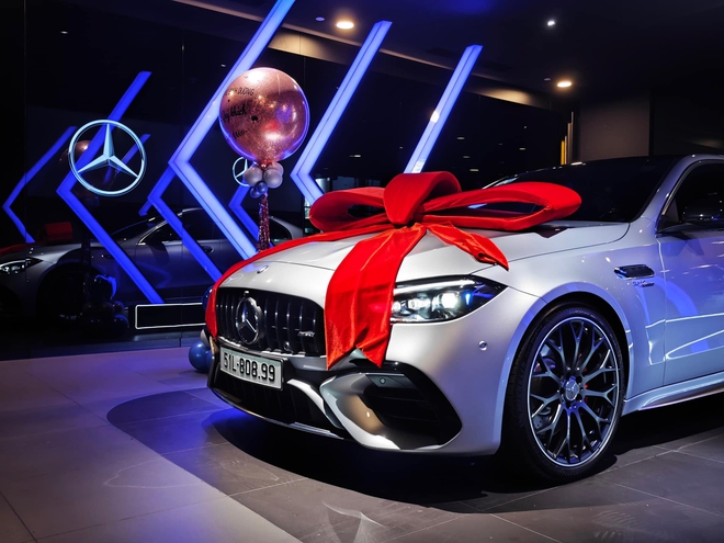 Giao Mercedes-AMG C 63 S E Performance đầu tiên ra biển tại Việt Nam, sales chia sẻ: ‘Khách thích từ năm 2022, chốt đặt trước ra mắt’- Ảnh 4.