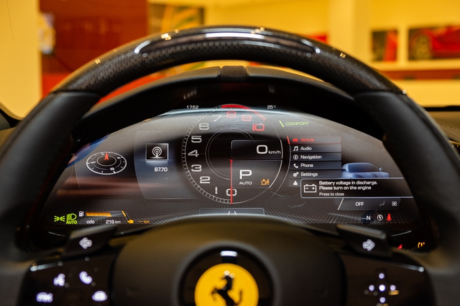 Cận cảnh Ferrari Roma Spider tại Việt Nam: Giá hơn 20 tỷ đồng, nhiều chi tiết cá nhân hóa, xe mui trần nhanh như coupe nhờ công nghệ siêu độc- Ảnh 19. Cận cảnh Ferrari Roma Spider tại Việt Nam: Giá hơn 20 tỷ đồng, nhiều chi tiết cá nhân hóa, xe mui trần nhanh như coupe nhờ công nghệ siêu độc- Ảnh 19.