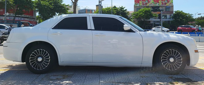 Rao Chrysler 300 giá chưa đến 400 triệu đồng, người bán chia sẻ: ‘Êm như Maybach, bao chạy đường xa’- Ảnh 3.