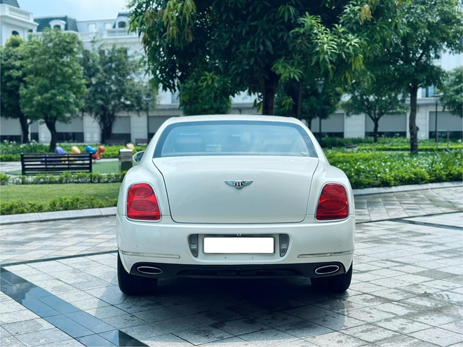 Chiếc Bentley Flying Spur hơn 1,4 tỷ này sẽ khiến người dùng 'chịu chơi' cân nhắc thay vì mua Camry hybrid- Ảnh 8.