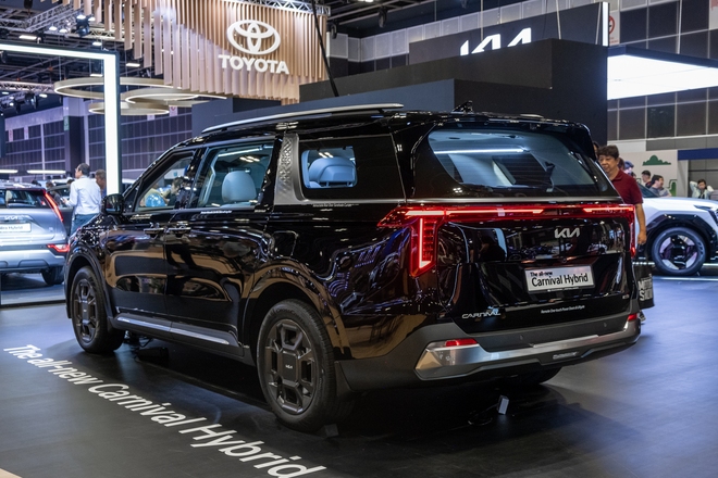 Kia Carnival 2024 lộ diện tại Việt Nam: Thiết kế đẹp hơn, mâm xe để lộ thông tin phiên bản- Ảnh 10. Kia Carnival 2024 lộ diện tại Việt Nam: Thiết kế đẹp hơn, mâm xe để lộ thông tin phiên bản- Ảnh 10.