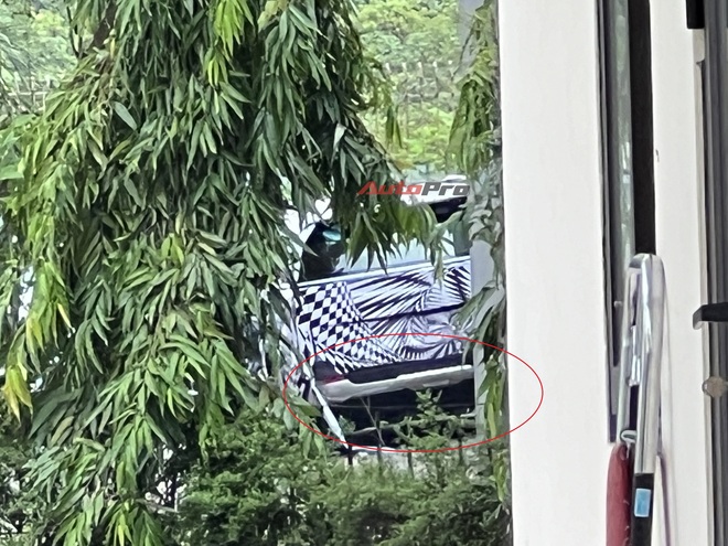Kia Carnival 2024 lộ diện tại Việt Nam: Thiết kế đẹp hơn, mâm xe để lộ thông tin phiên bản- Ảnh 7. Kia Carnival 2024 lộ diện tại Việt Nam: Thiết kế đẹp hơn, mâm xe để lộ thông tin phiên bản- Ảnh 7.