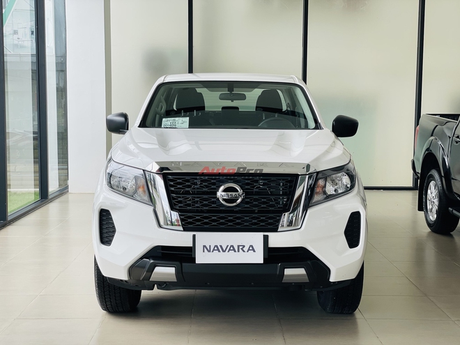 Ảnh thực tế Nissan Navara EL giá 699 triệu tại đại lý: Có bệ bước, màn hình 10 inch, đấu Ranger XLS- Ảnh 7.