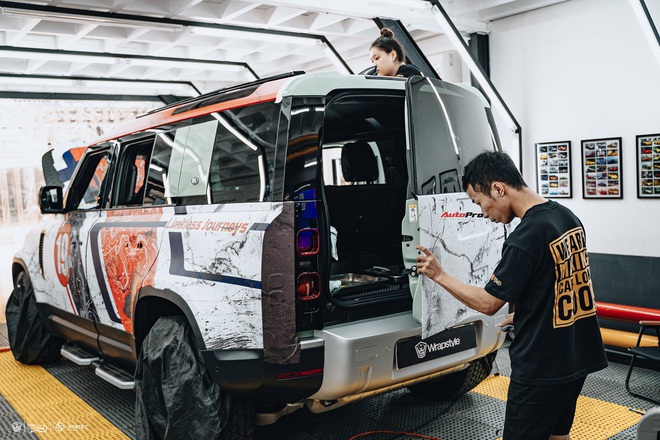 Dân chơi Overland Việt độ Land Rover Defender hàng hiếm theo cách đặc biệt: Biến từ long lanh thành bụi bặm, giám sát thi công từ nước ngoài- Ảnh 8.