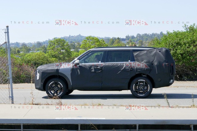 Kia Telluride 2025 lần đầu lộ nội thất ngoài đời thực với màn hình táp lô và đèn viền kiểu mới, sẽ ra mắt ngay năm sau cùng Palisade 2025- Ảnh 5.