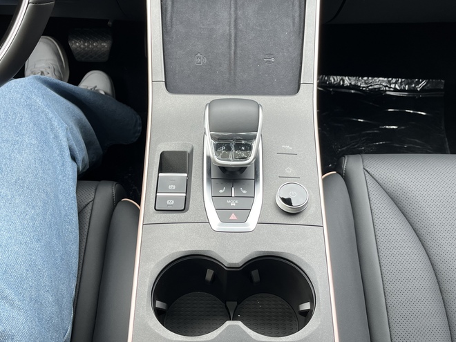 Omoda C5 chốt lịch bán tại Việt Nam: Đấu Seltos, Creta chơi lớn với bảo hành tới 1 triệu km- Ảnh 5. Omoda C5 chốt lịch bán tại Việt Nam: Đấu Seltos, Creta chơi lớn với bảo hành tới 1 triệu km- Ảnh 5.