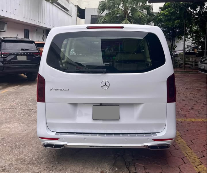 Mercedes-Benz V-Class độ kiểu Maybach vừa ra biển đã bán lại 3,8 tỷ: Đắt gần bằng 3 chiếc Carnival, có ghế 'chủ tịch', TV khủng- Ảnh 7.