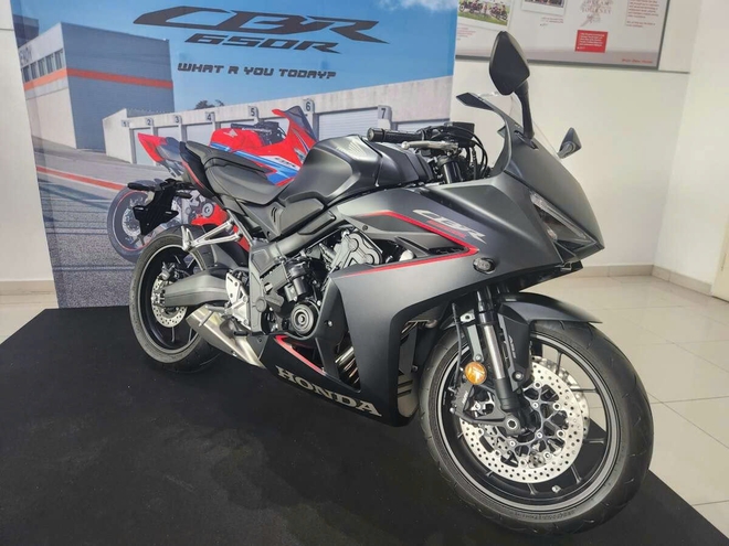 Honda CB650R và CBR650R 2025 ra mắt, giá gần 300 triệu đồng- Ảnh 2. Honda CB650R và CBR650R 2025 ra mắt, giá gần 300 triệu đồng- Ảnh 2.