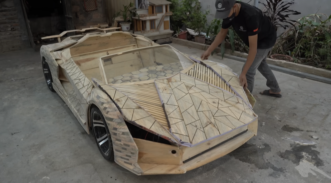Thợ Việt gom 1 triệu tấm gỗ vụn thành 'siêu xe Lamborghini Revuelto' tặng con, ra đường buổi đêm ai cũng phải nhìn- Ảnh 5.