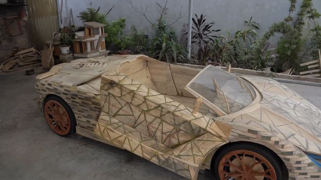 Thợ Việt gom 1 triệu tấm gỗ vụn thành 'siêu xe Lamborghini Revuelto' tặng con, ra đường buổi đêm ai cũng phải nhìn- Ảnh 7.