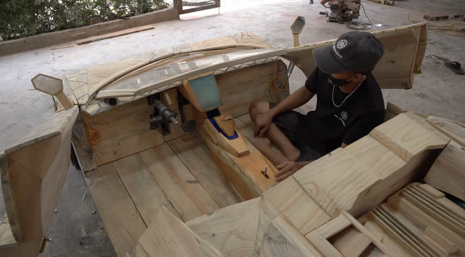 Thợ Việt gom 1 triệu tấm gỗ vụn thành 'siêu xe Lamborghini Revuelto' tặng con, ra đường buổi đêm ai cũng phải nhìn- Ảnh 8.