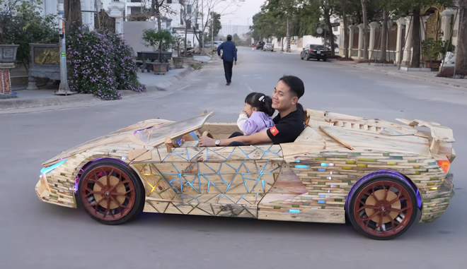 Thợ Việt gom 1 triệu tấm gỗ vụn thành 'siêu xe Lamborghini Revuelto' tặng con, ra đường buổi đêm ai cũng phải nhìn- Ảnh 12.