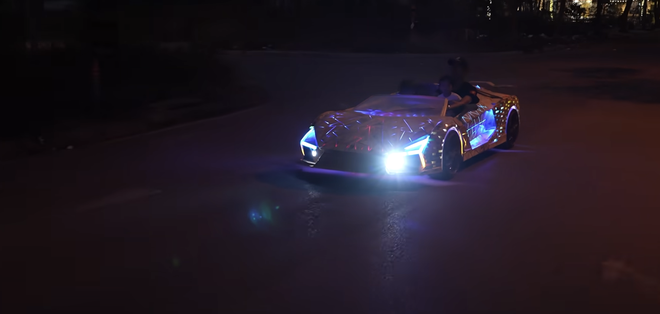 Thợ Việt gom 1 triệu tấm gỗ vụn thành 'siêu xe Lamborghini Revuelto' tặng con, ra đường buổi đêm ai cũng phải nhìn- Ảnh 14.
